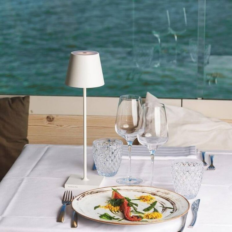 Wablin - Wireless Rechargeable LED Table Lamp