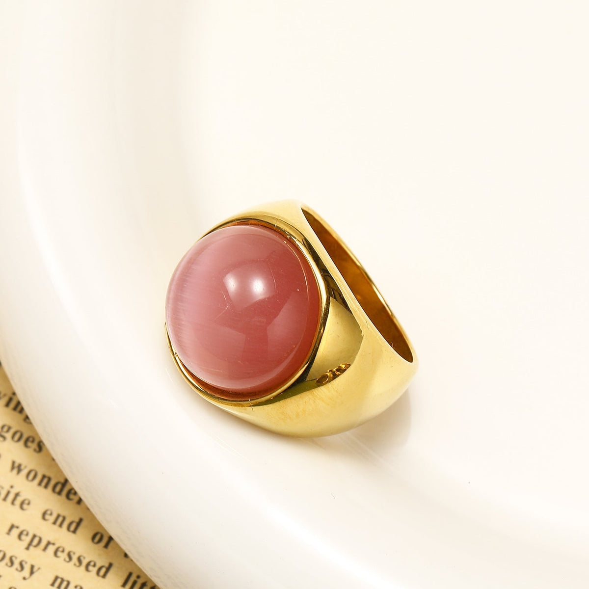 Hyzoria - Large Cat's Eye Gemstone Ring