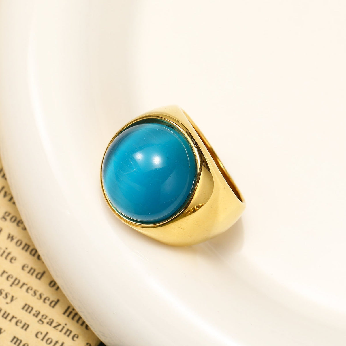 Hyzoria - Large Cat's Eye Gemstone Ring
