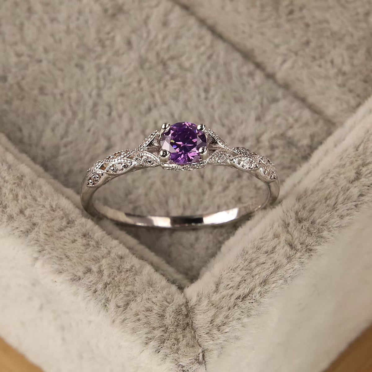 Hystelle - Minimalist Amethyst and Zirconia Ring