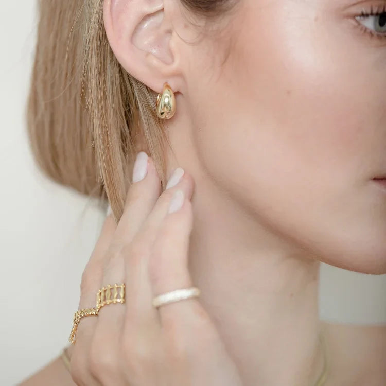 Aveline - Elegant Gold Drop Earrings
