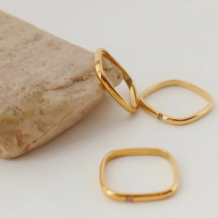 Melora - Minimalist Zirconia Ring for Everyday Elegance