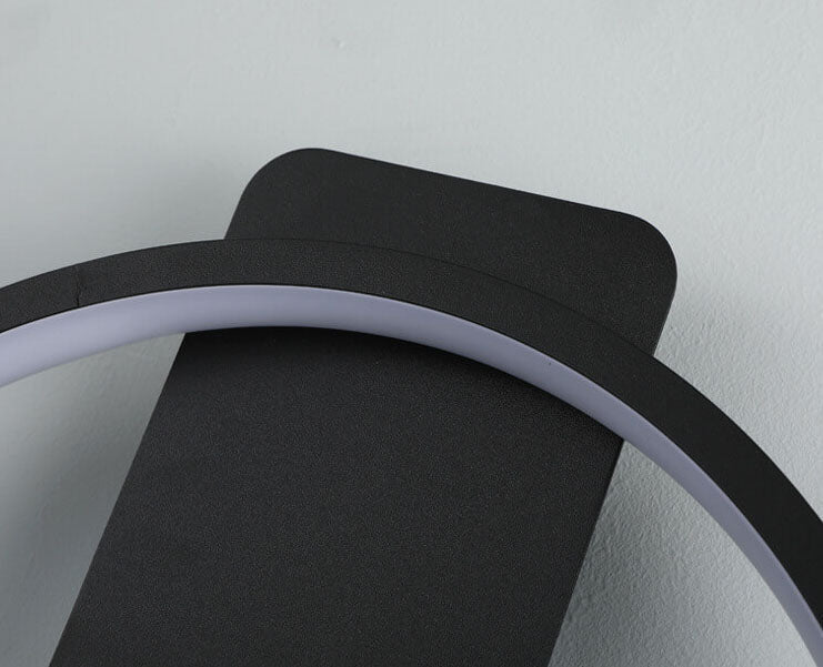 Cirel Bay - Clock-Shaped LED Wall Lamp Design