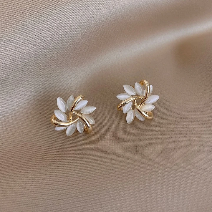 Daflora - Chic Opal Floral Stud Earrings