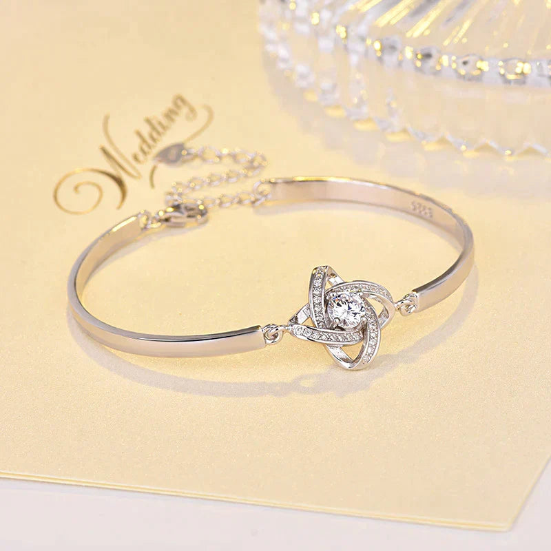 Bondelle Love Knot Bracelet - Elegant Everyday Charm