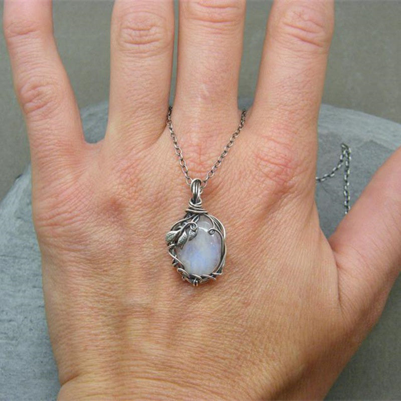 Selene Vintage Moonstone Necklace - Timeless Elegance