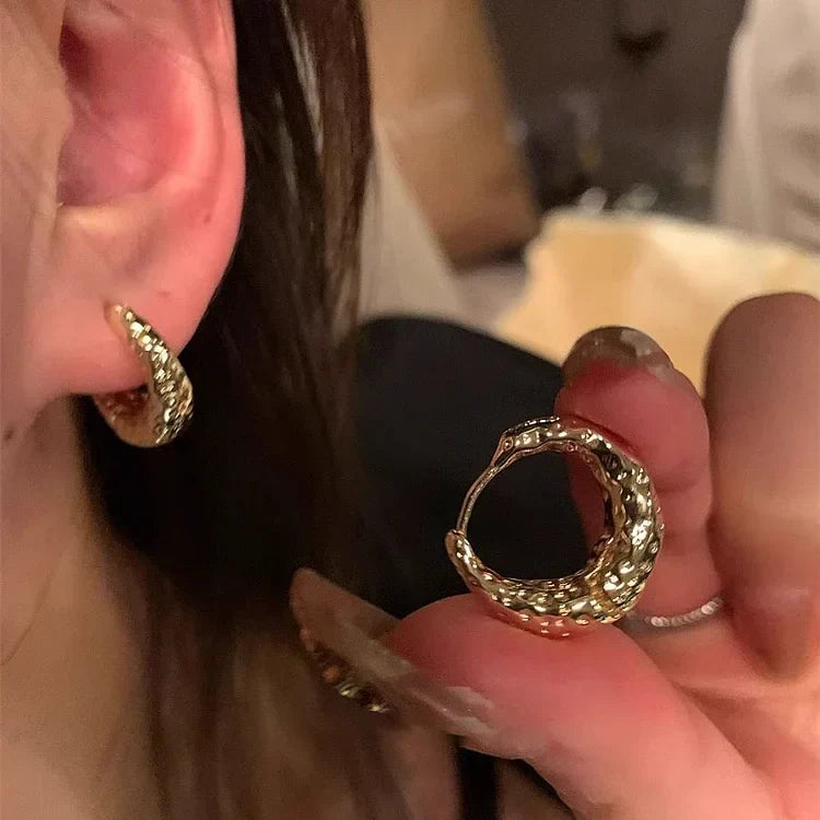 Ryvelle - Elegant Hoop Earrings for a Timeless Look