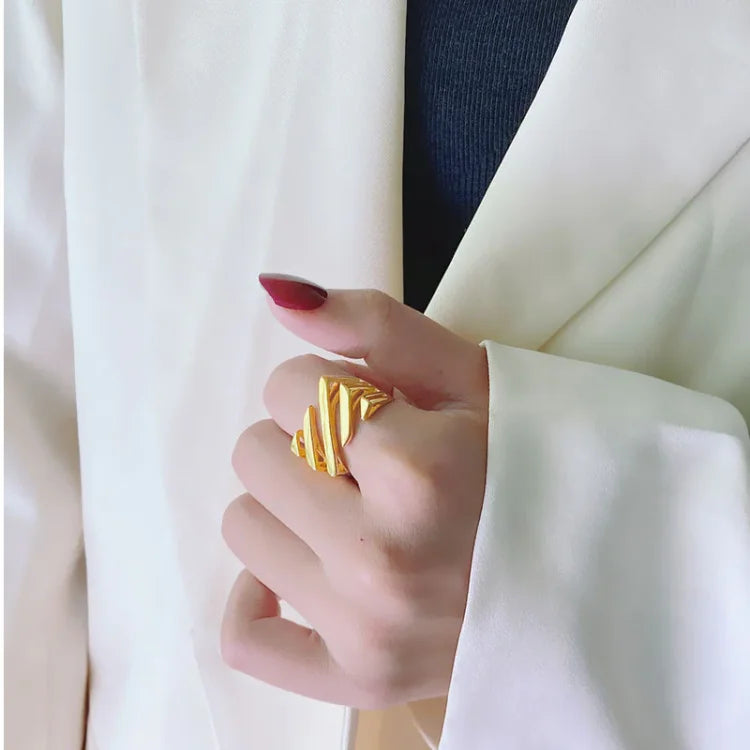Braxwyn - Elegant Layered Twisted Ring