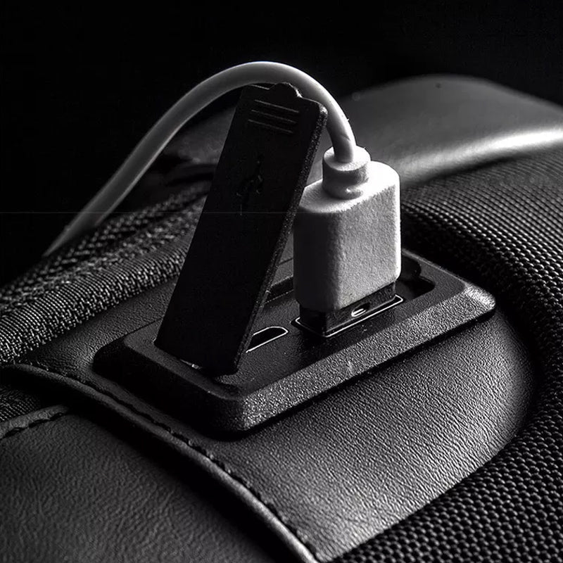 SecureGuard - Anti-Theft Bag That Protects Your Belongings in Style