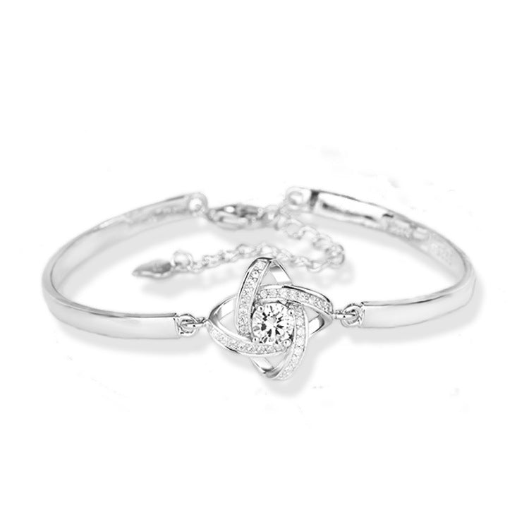Bondelle Love Knot Bracelet - Elegant Everyday Charm