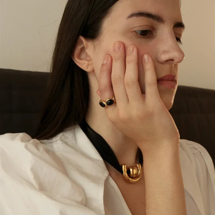Edrienne - Elegant Gold-Plated Onyx Ring
