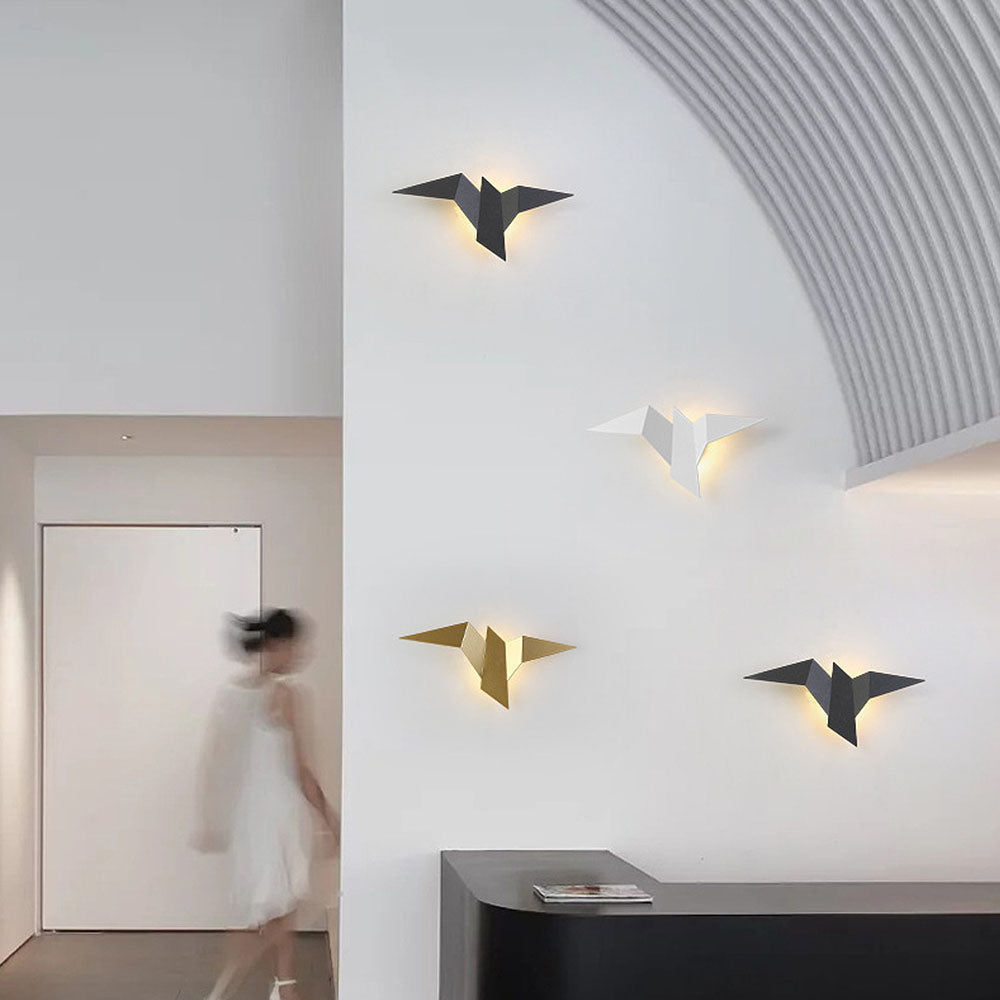 Bird-Shaped Design Wall Lamp - Nature-Inspired Iron Accent Light