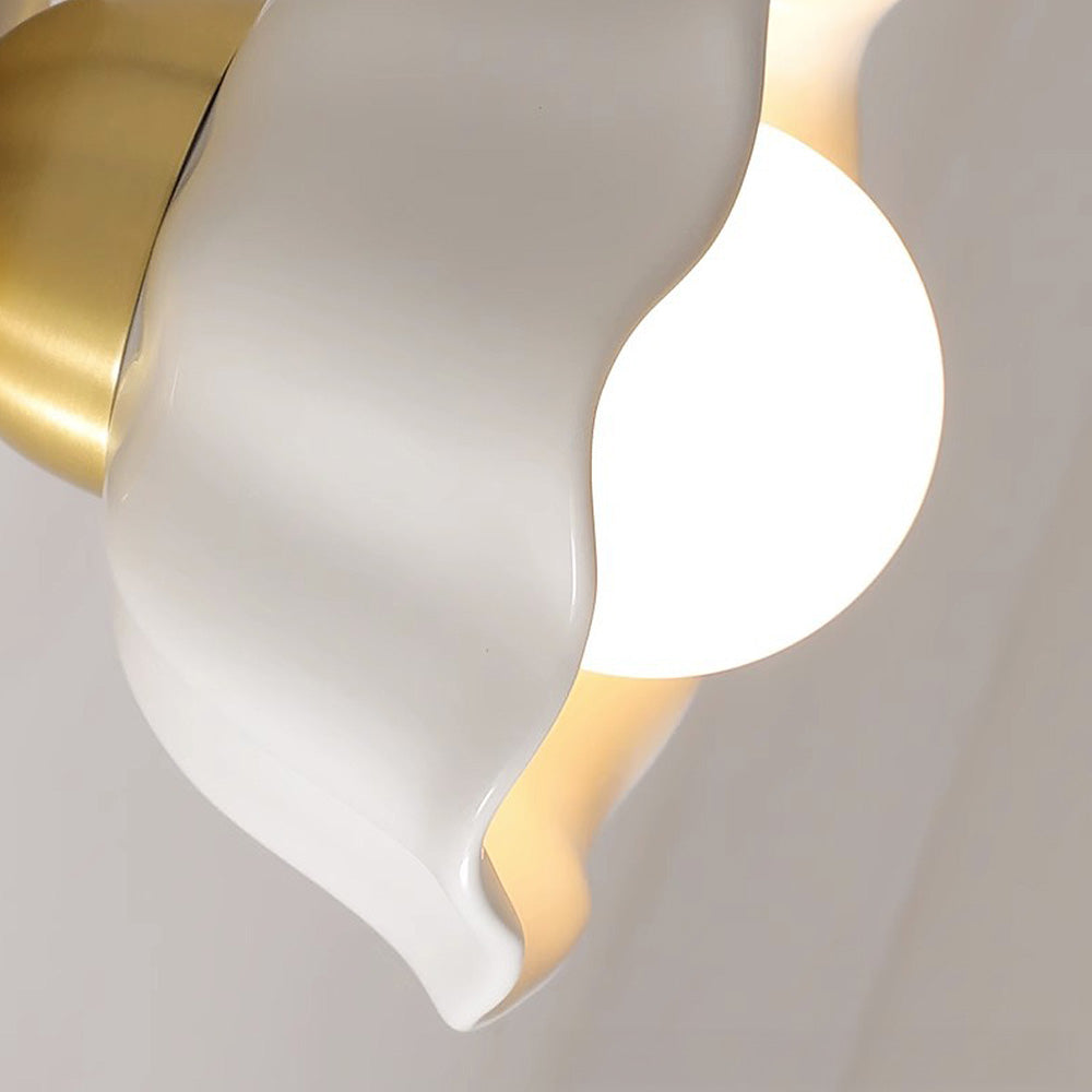 ThornPetal - Vintage Floral Wall Sconce Light
