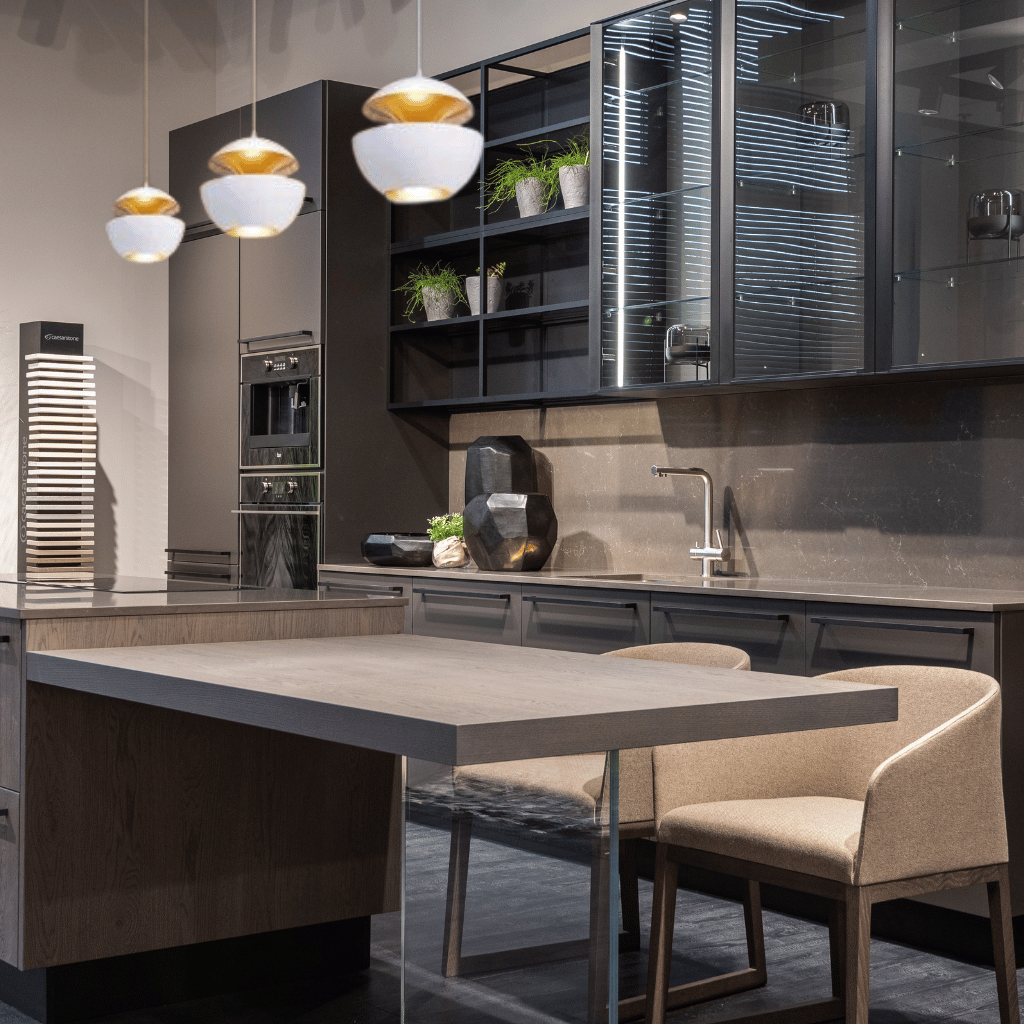 GoldGlow - Elegant Gold Pendant Light