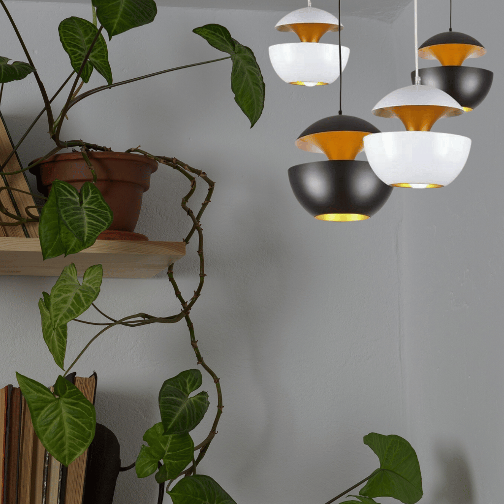 GoldGlow - Elegant Gold Pendant Light