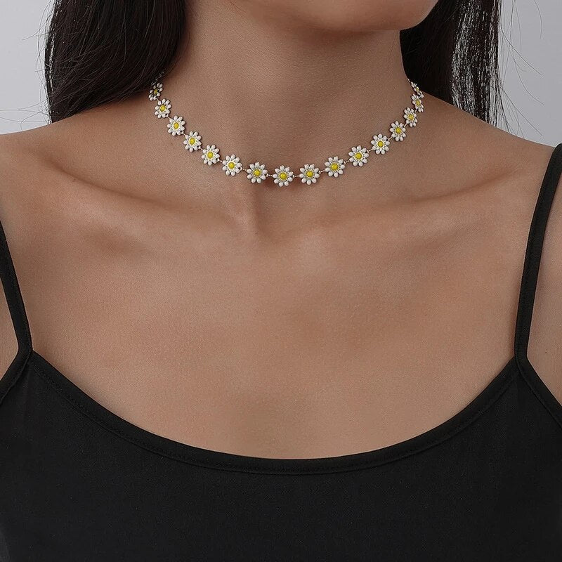 Marisol - Striking Gold Daisy Pendant Necklace
