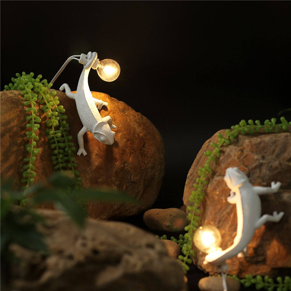 Resin Lizard Table Lamp - Sculptural Lizard Accent for Modern Decor