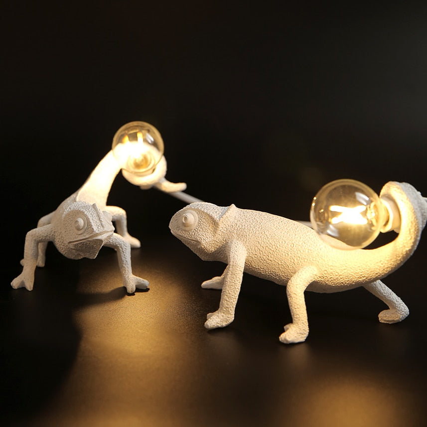 Resin Lizard Table Lamp - Sculptural Lizard Accent for Modern Decor