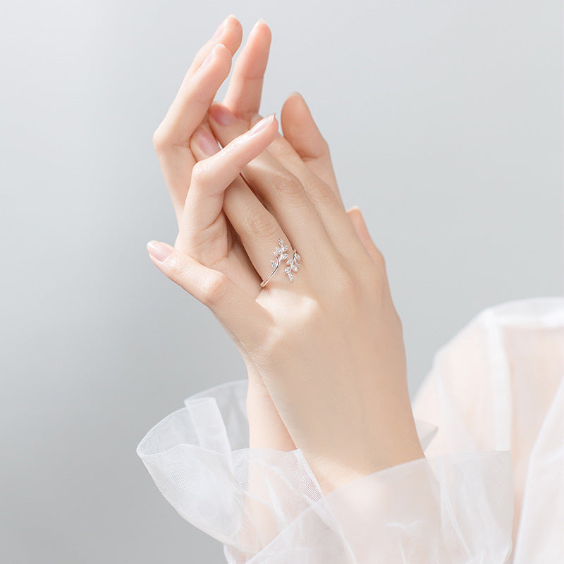 Amalthea - Adjustable Zirconia Leaf Ring