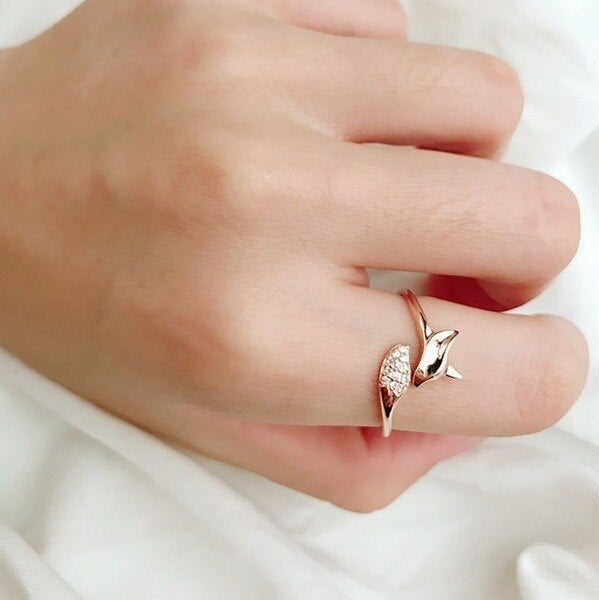Finn - Elegant Rose Silver Fox Ring