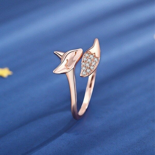 Renara - Elegant Silver Fox Ring