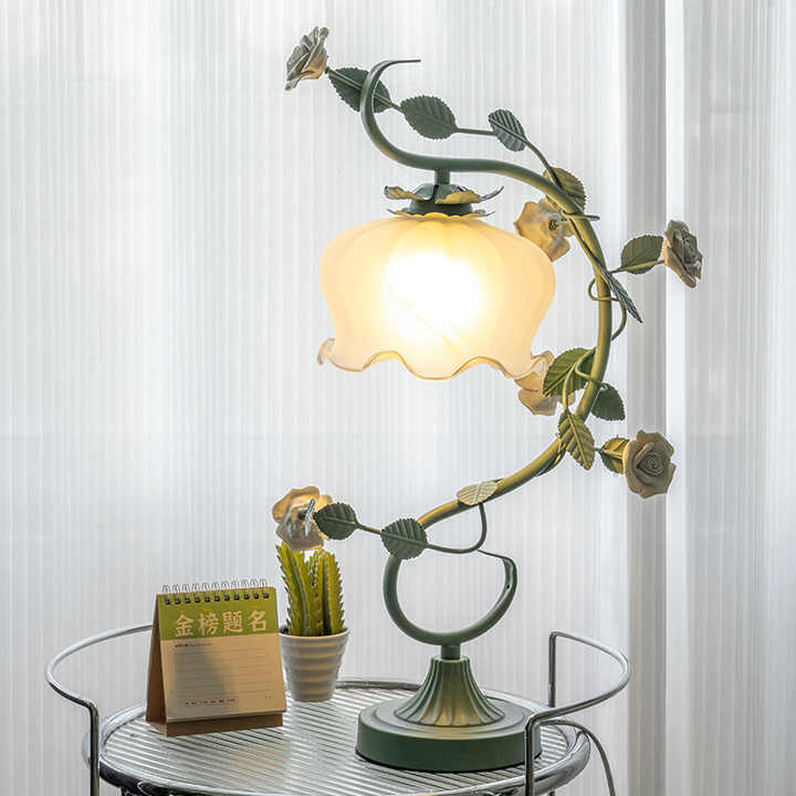 Lanmere - Romantic Floral Accent Light