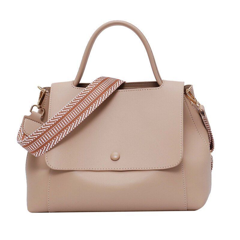 Karen Messenger - A Fashionable and Functional Shoulder Bag