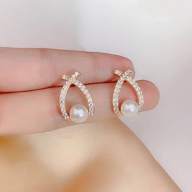 Wisperia - Elegant Glitter and Pearl Earrings