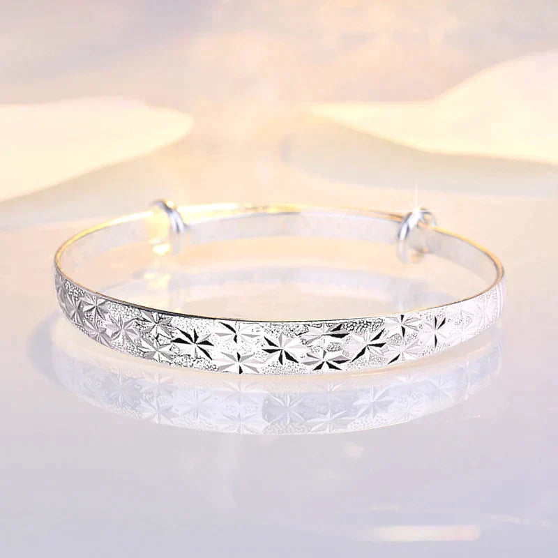 Hyzara - Star-Shaped Silver Bracelet for a Radiant Look