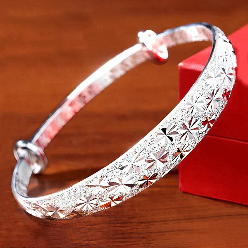Hyzara - Star-Shaped Silver Bracelet for a Radiant Look
