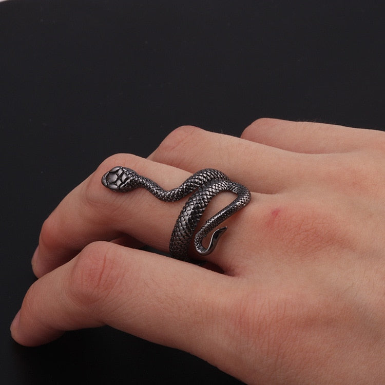 Bendrix Snake Ring - Elegant Statement Design