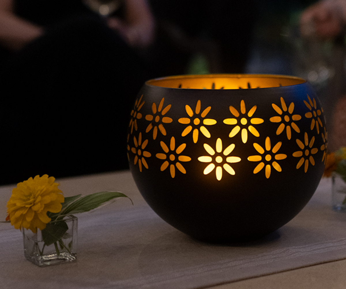 Kenmarsh - Solar-Powered Flower Garden Light