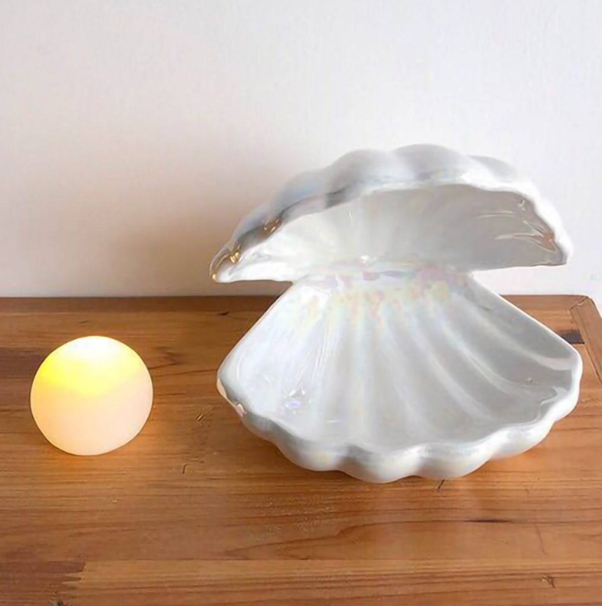 ShellGlow Lamp - Elegant Shell Night Light with Pearl Accent