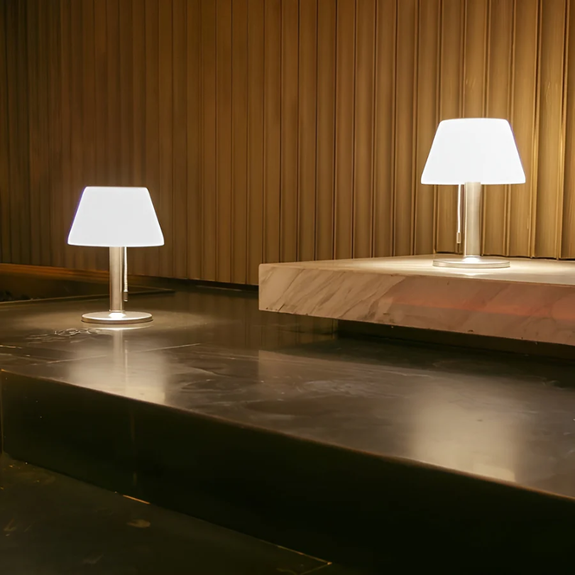 SolarLuxe Lamp - Modern Solar-Powered Table Lamp