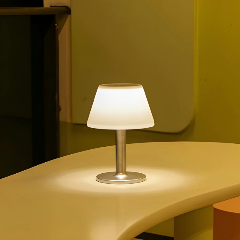 SolarLuxe Lamp - Modern Solar-Powered Table Lamp