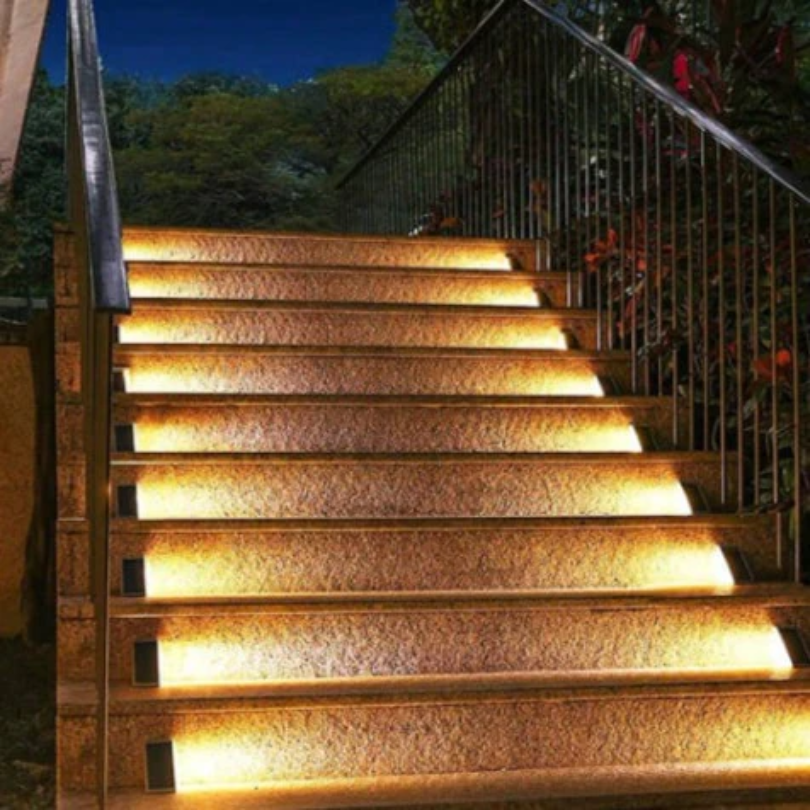 Iunova Light - Solar-Powered Outdoor Stair Lights