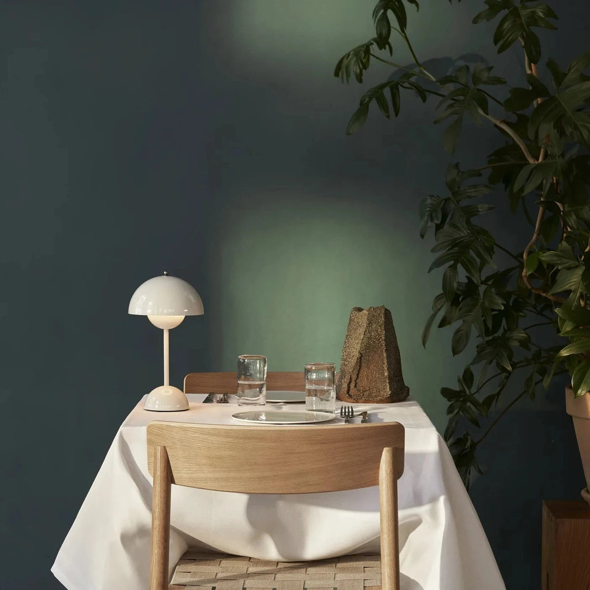 Negulon - Wireless Rechargeable Table Lamp