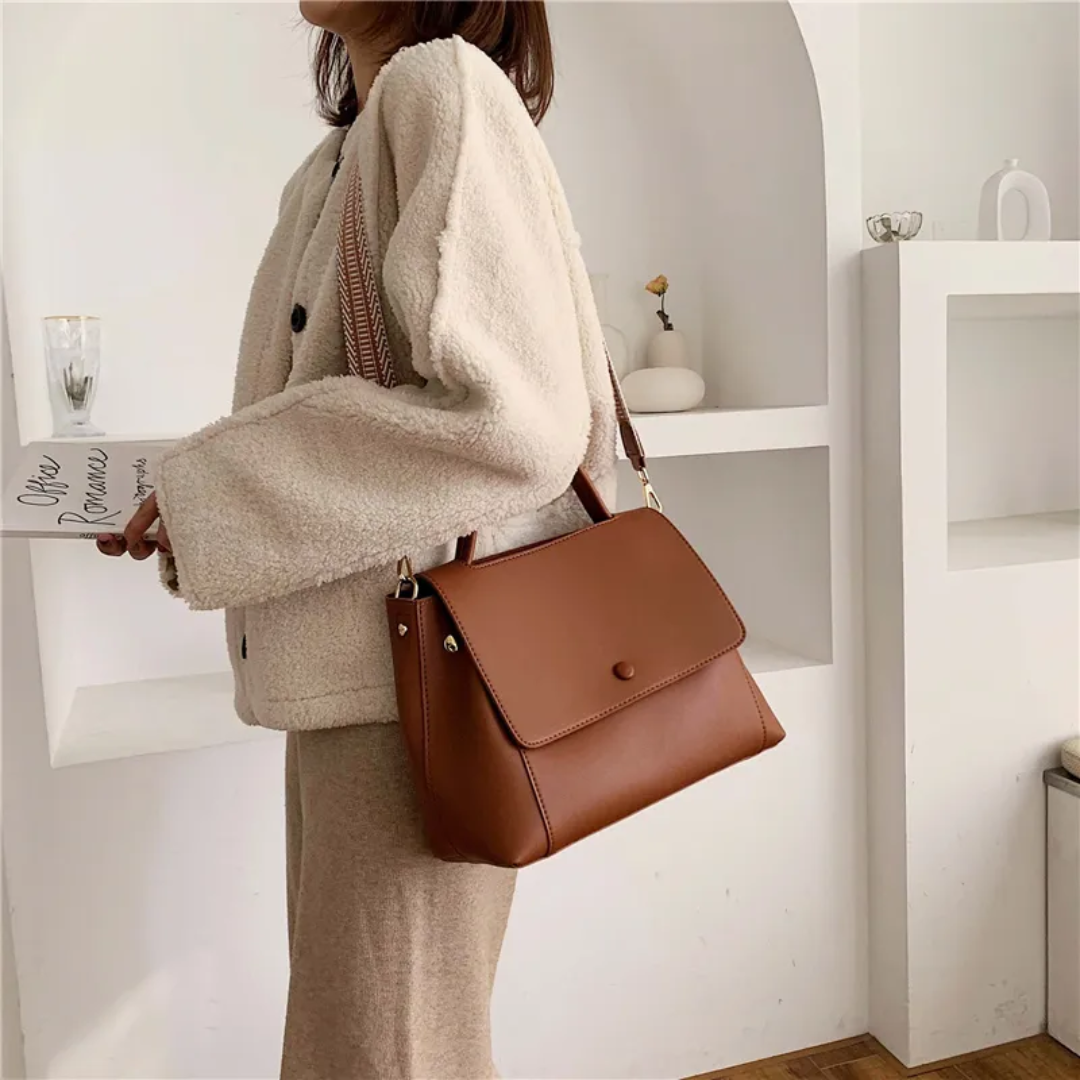 Karen Messenger - A Fashionable and Functional Shoulder Bag