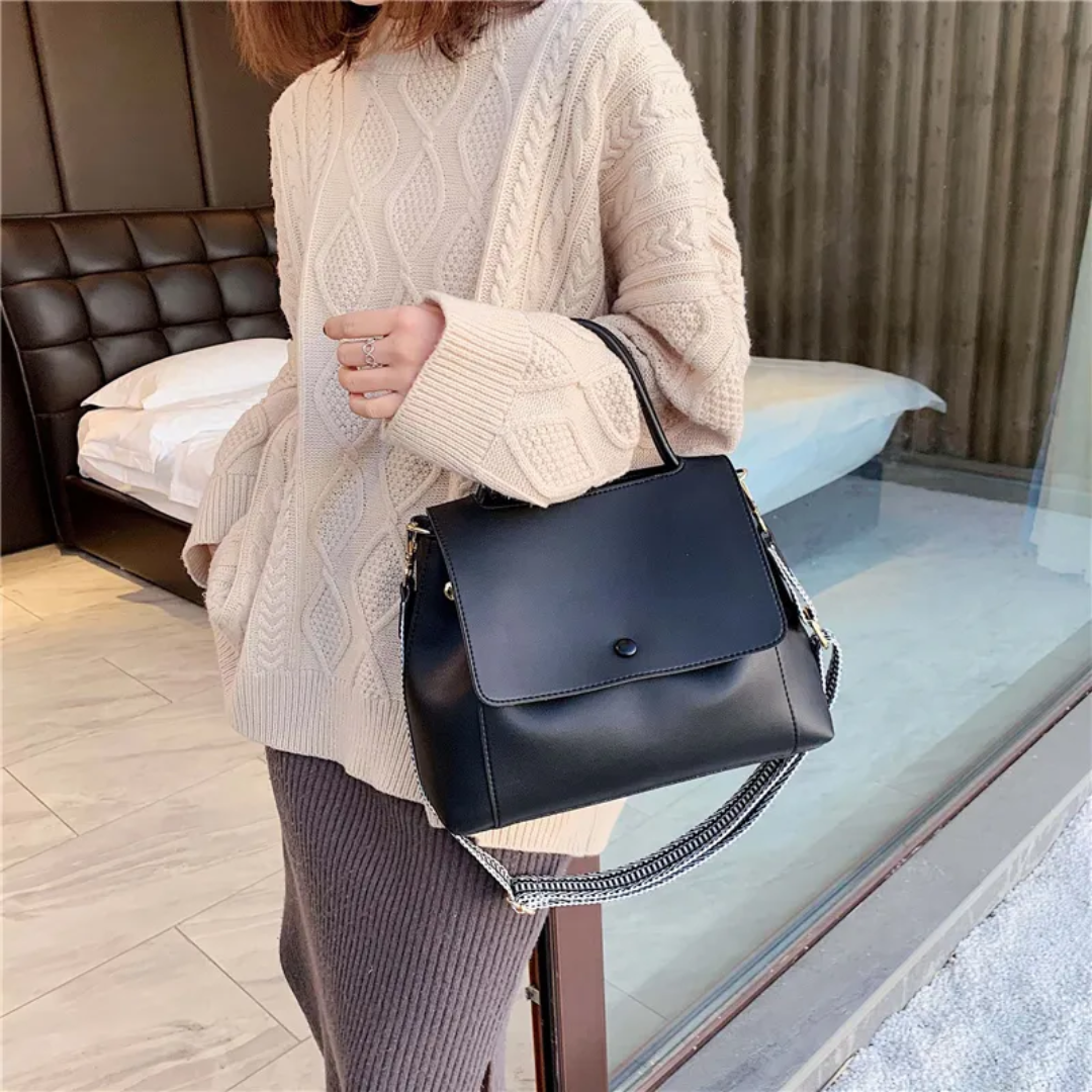 Karen Messenger - A Fashionable and Functional Shoulder Bag