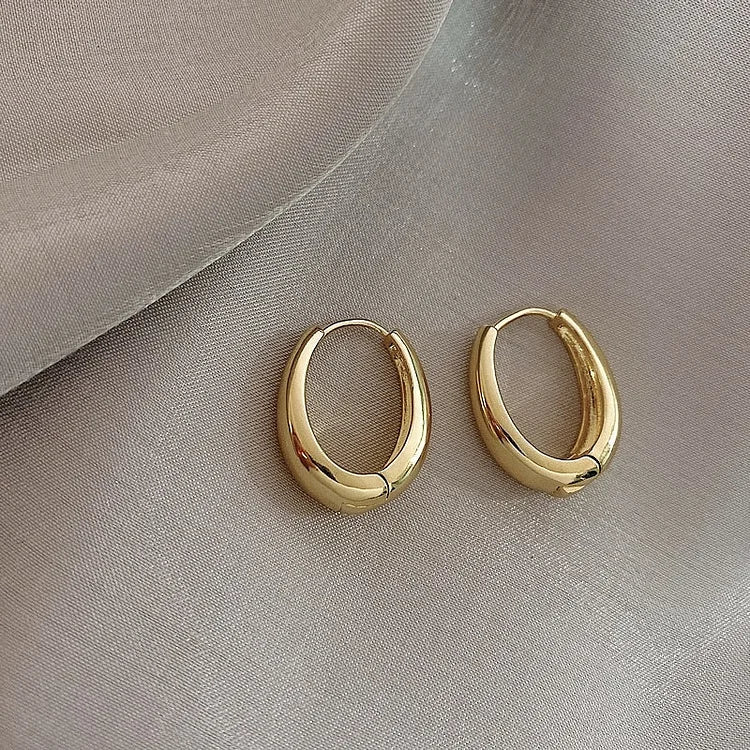 Elisa Gold Hoop Earrings - A Timeless Everyday Essential