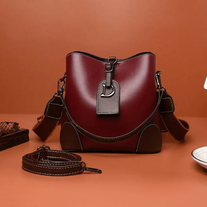 LuxeCarry - Elegant Leather Shoulder Bag with Plenty of Room