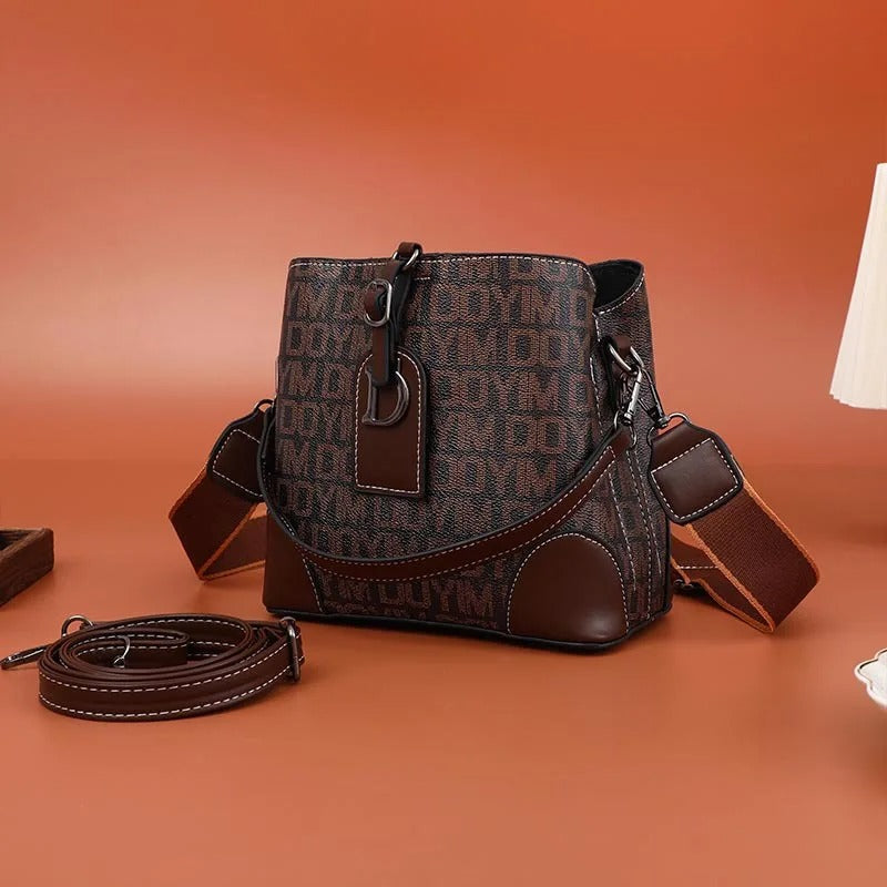 LuxeCarry - Elegant Leather Shoulder Bag with Plenty of Room