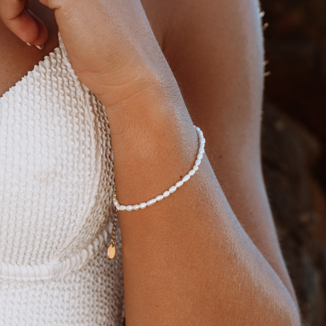 Evarina - Freshwater Pearl Bracelet with Elegant Charm
