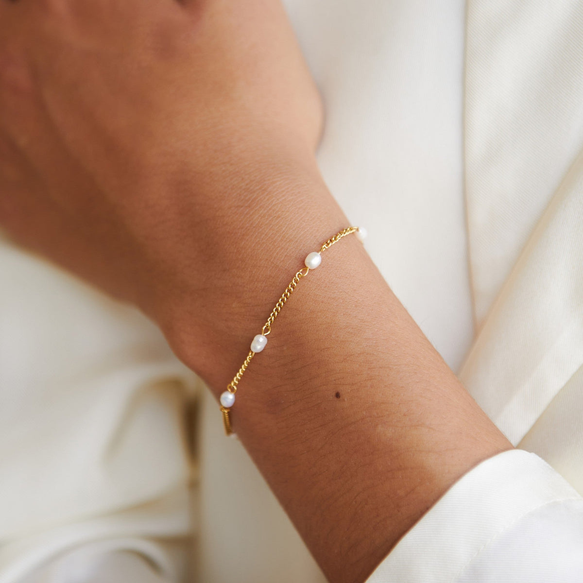 Byvella - Freshwater Pearl Bracelet with Timeless Elegance