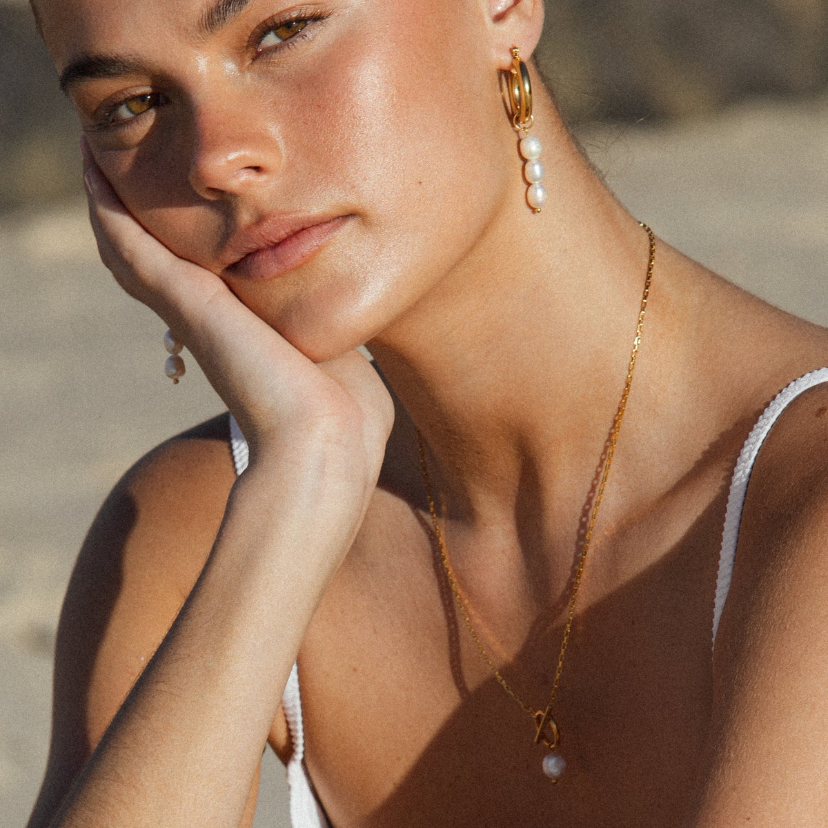 Lucía - Elegant Pearl Necklace with a Refined Clasp