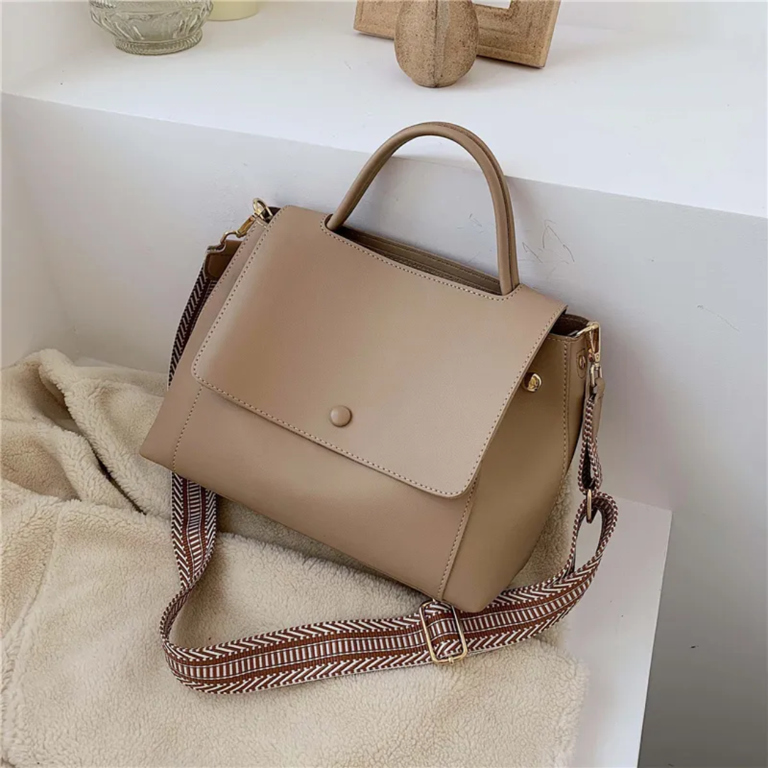 Karen Messenger - A Fashionable and Functional Shoulder Bag