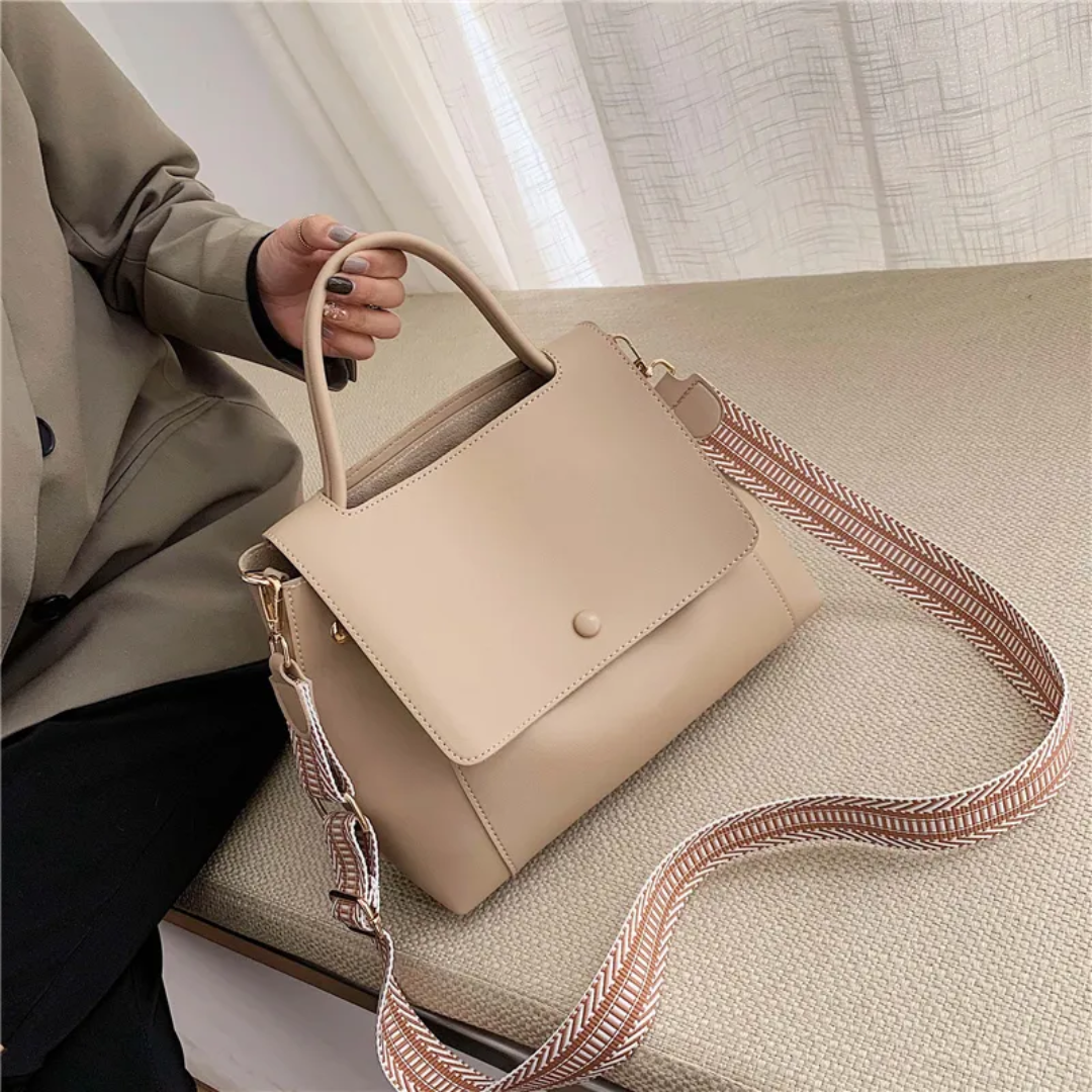 Karen Messenger - A Fashionable and Functional Shoulder Bag