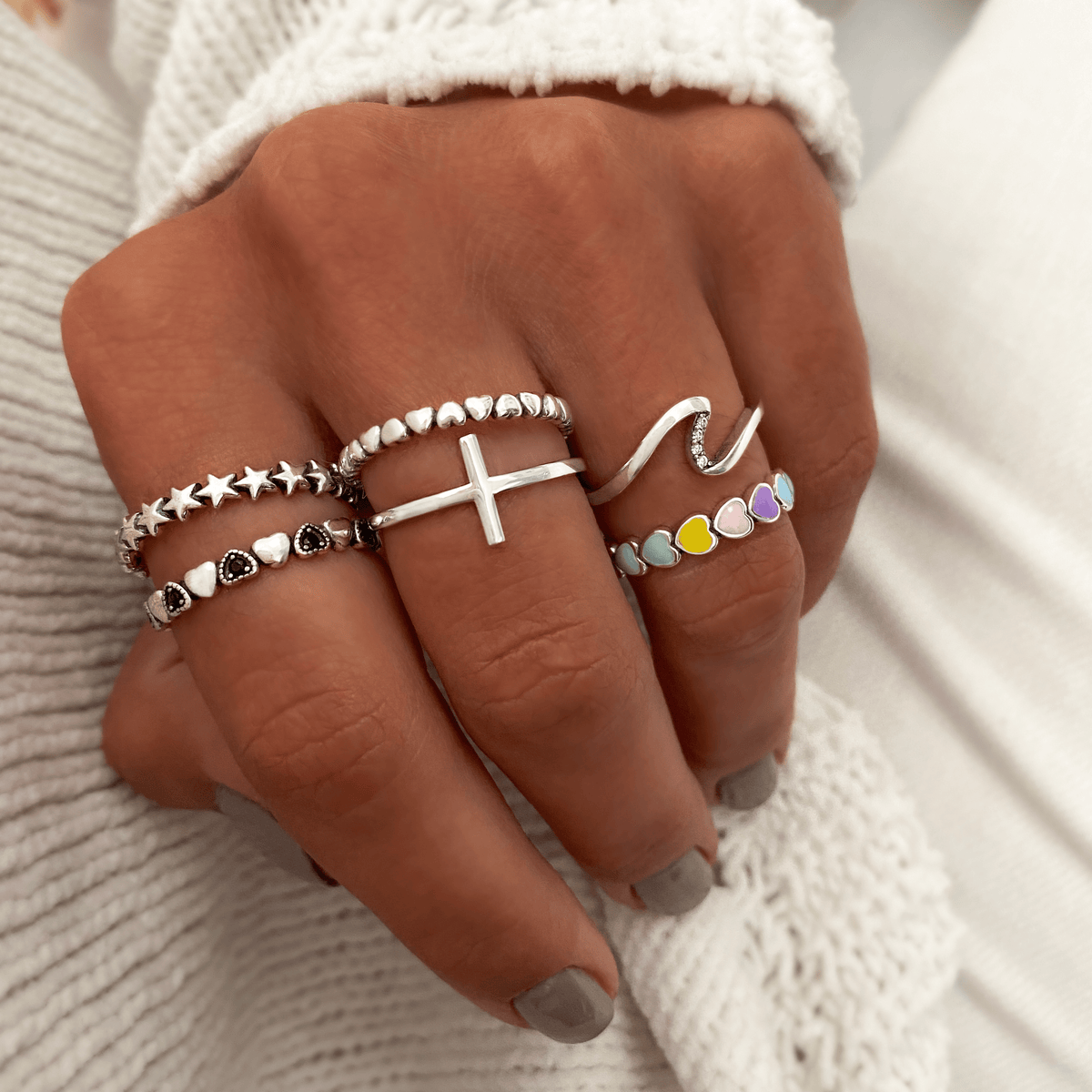 Amélie - Chic Cross-Detail Ring