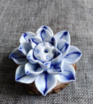 LotusBloom Incense Holder - Elegant Ceramic Lotus Design
