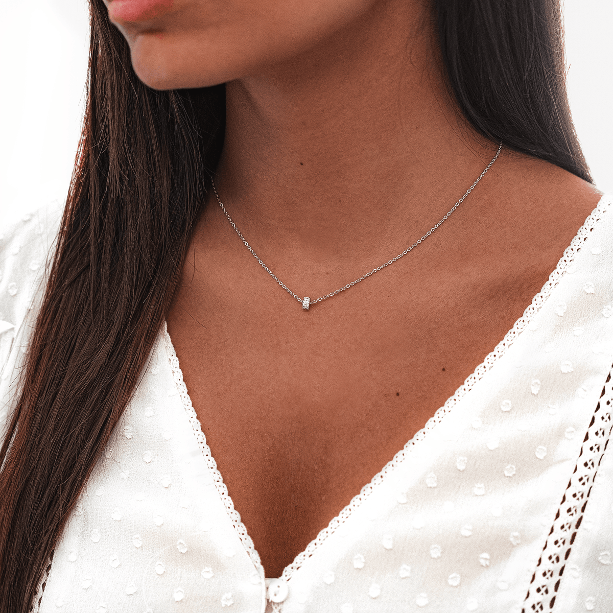 Valerie Circle Necklace - Sparkling Everyday Elegance
